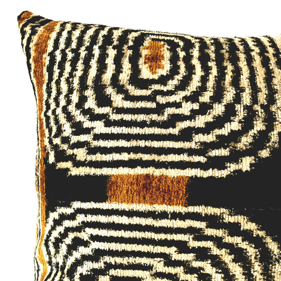 PILLOW / ONE-OF-A-KIND PSYCHEDELIC PATTERN