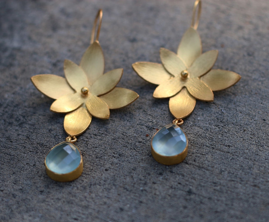 TGH 18 K GOLD PLATED LAYERED FLORAL/AQUAMARINE EARRING